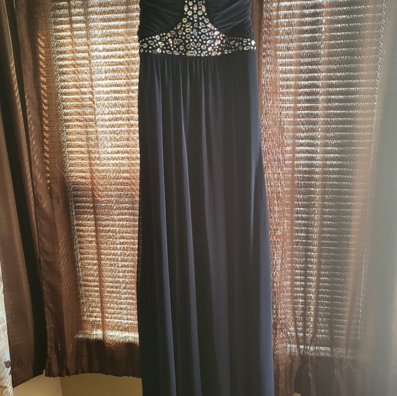 Prom dress ,navy blue ,size 4 with beautiful beads work - Picture 3 of 3